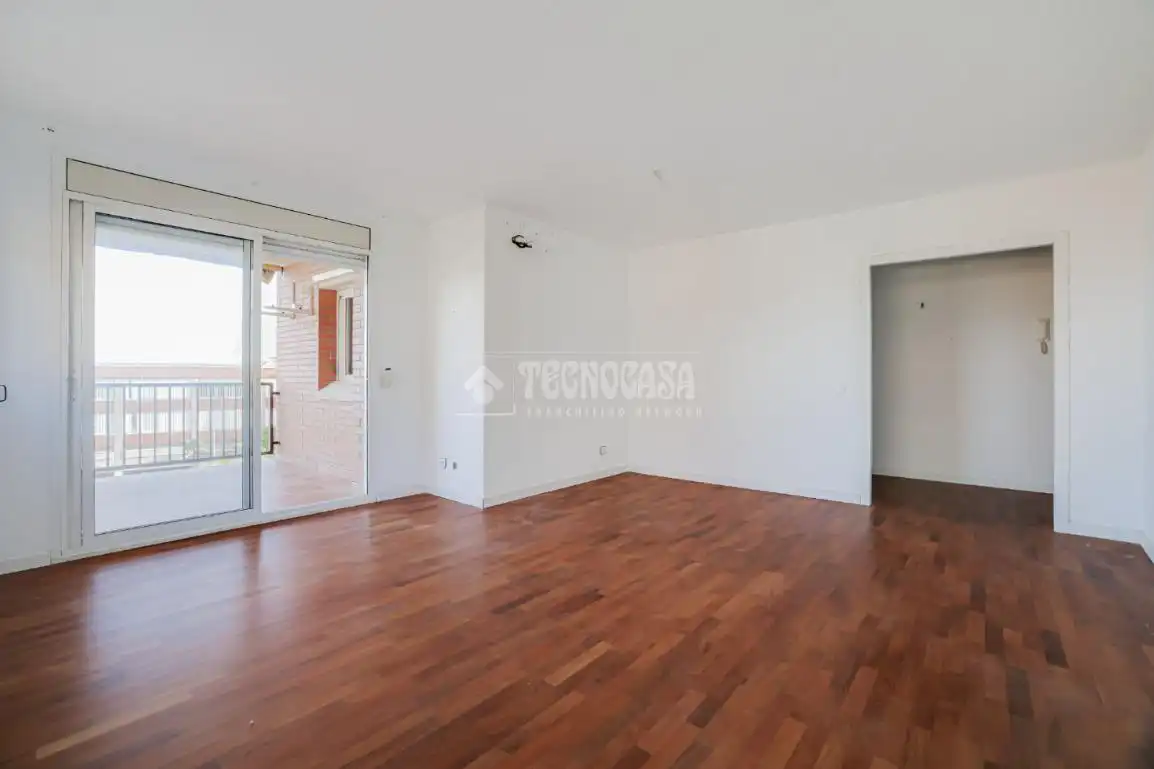 Sala de estar de Piso en venta en Sant Boi de Llobregat con Calefacción, Parquet y Balcón