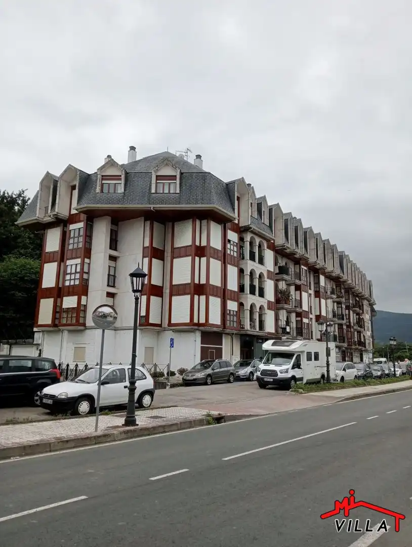 Außenansicht von Wohnung zum Verkauf in Colindres mit Heizung, Terrasse und Abstellraum