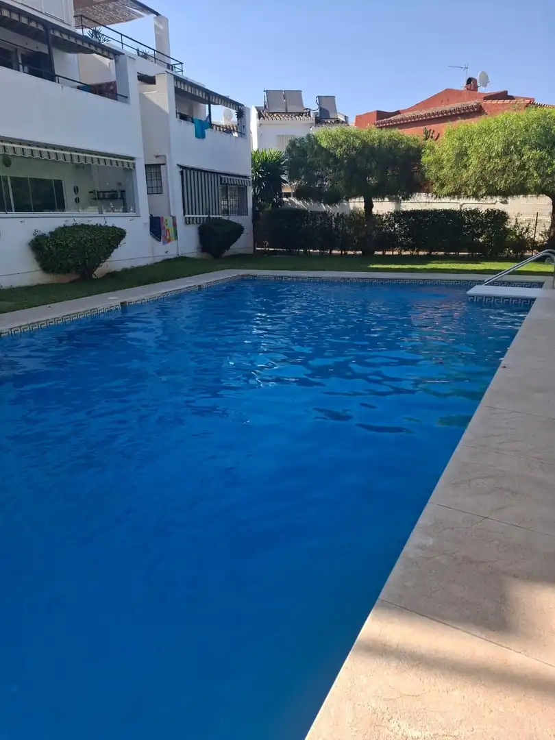 Schwimmbecken von Wohnungen zur Miete in Torremolinos mit Terrasse, Abstellraum und Möbliert