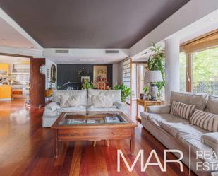 Living room of Single-family semi-detached for sale in  Madrid Capital  with Air Conditioner, Heating and Private garden