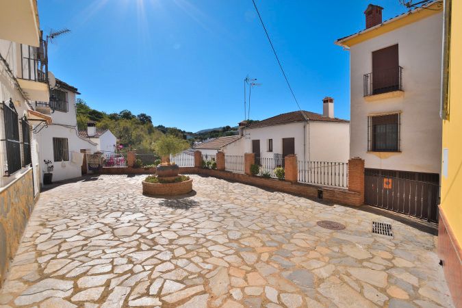 Vista exterior de Casa adosada en venda en Faraján amb Terrassa, Traster i Balcó