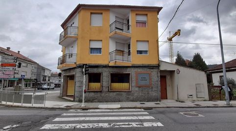 Oportunidad Única Edificio con Hotel y Bajo Comercial en Cuntis, Galicia