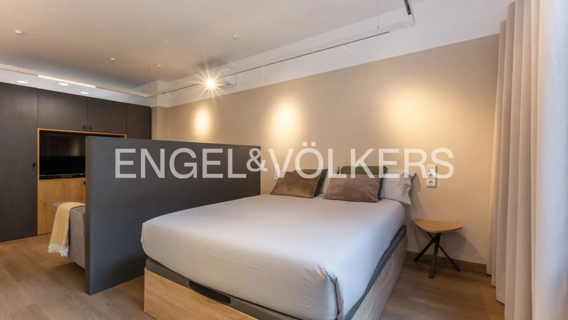 Bedroom of Flat for rent in  Valencia Capital  with Air Conditioner, Heating and Furnished