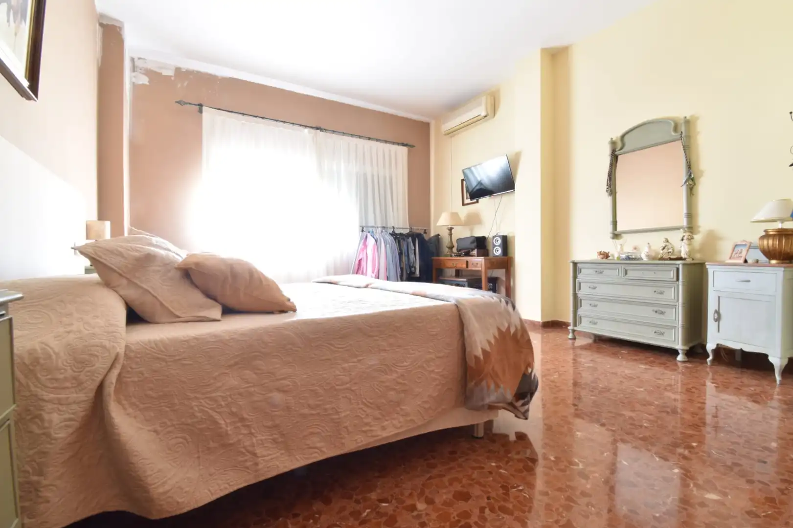 Dormitori de Casa adosada en venda en Alcalá de Guadaira amb Terrassa i Balcó