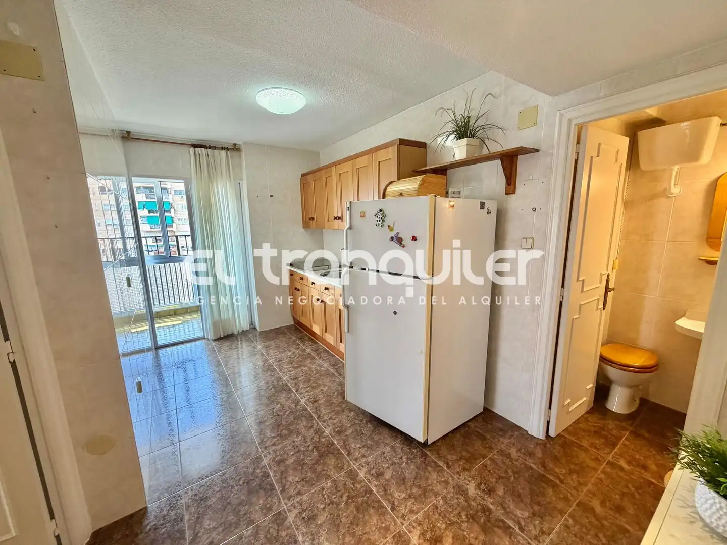 Cocina de Piso de alquiler en Madrid con Aire acondicionado, Terraza y Amueblado
