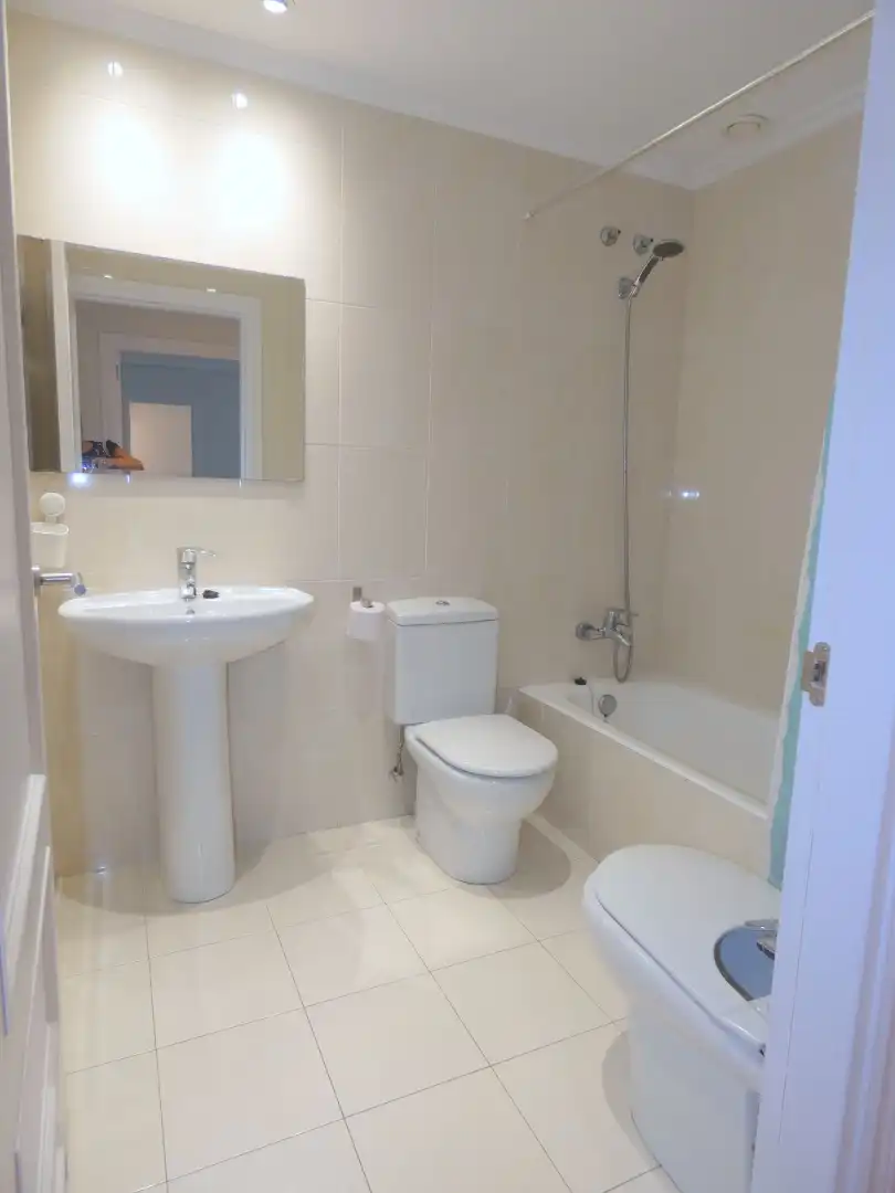 Bany de Apartament en venda en Bilbao  amb Calefacció, Parquet i Traster