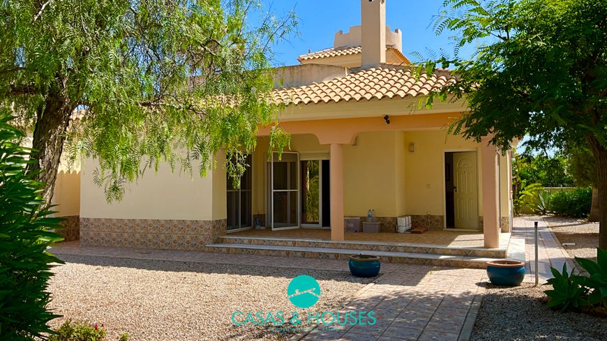 Vista exterior de Casa o xalet en venda en La Manga del Mar Menor amb Jardí privat, Terrassa i Moblat
