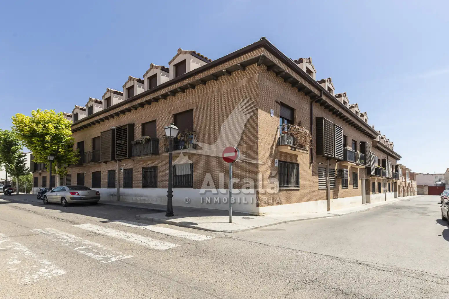 Außenansicht von Wohnung zum Verkauf in Camarma de Esteruelas mit Heizung, Balkon und Gemeinschaftspool