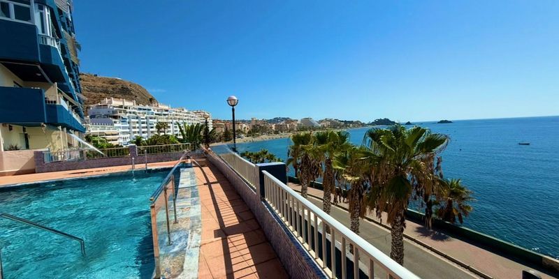 Piscina de Pis en venda en Almuñécar amb Moblat i Balcó