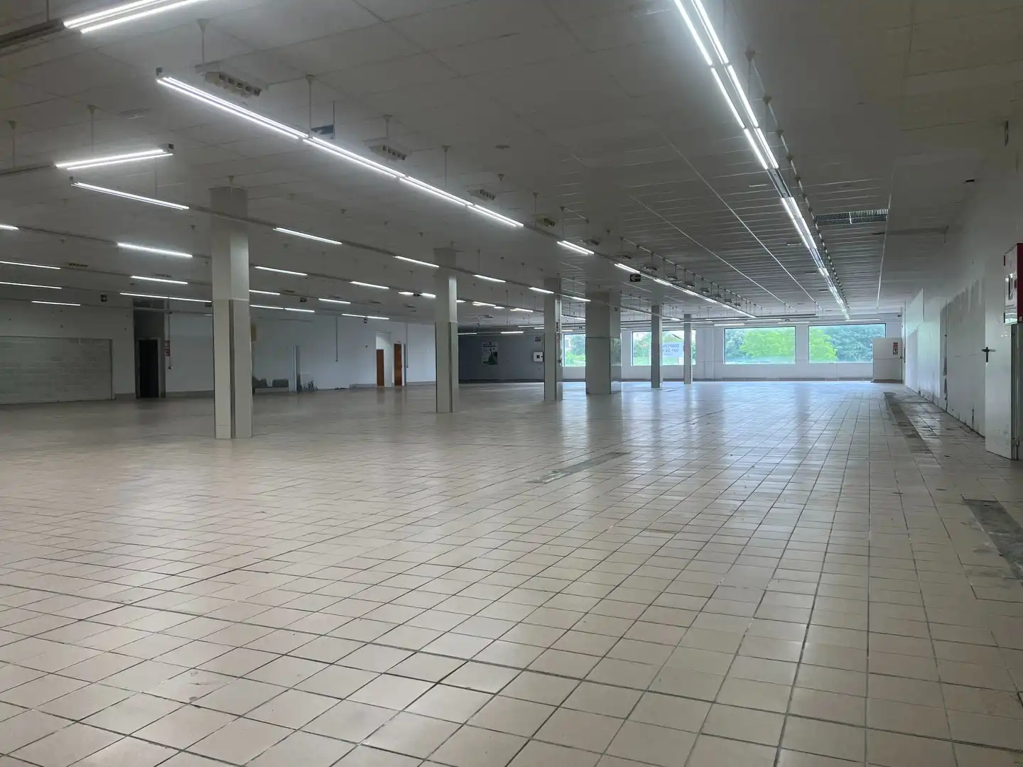 Industrial buildings for rent in Fene  with Heating and Alarm