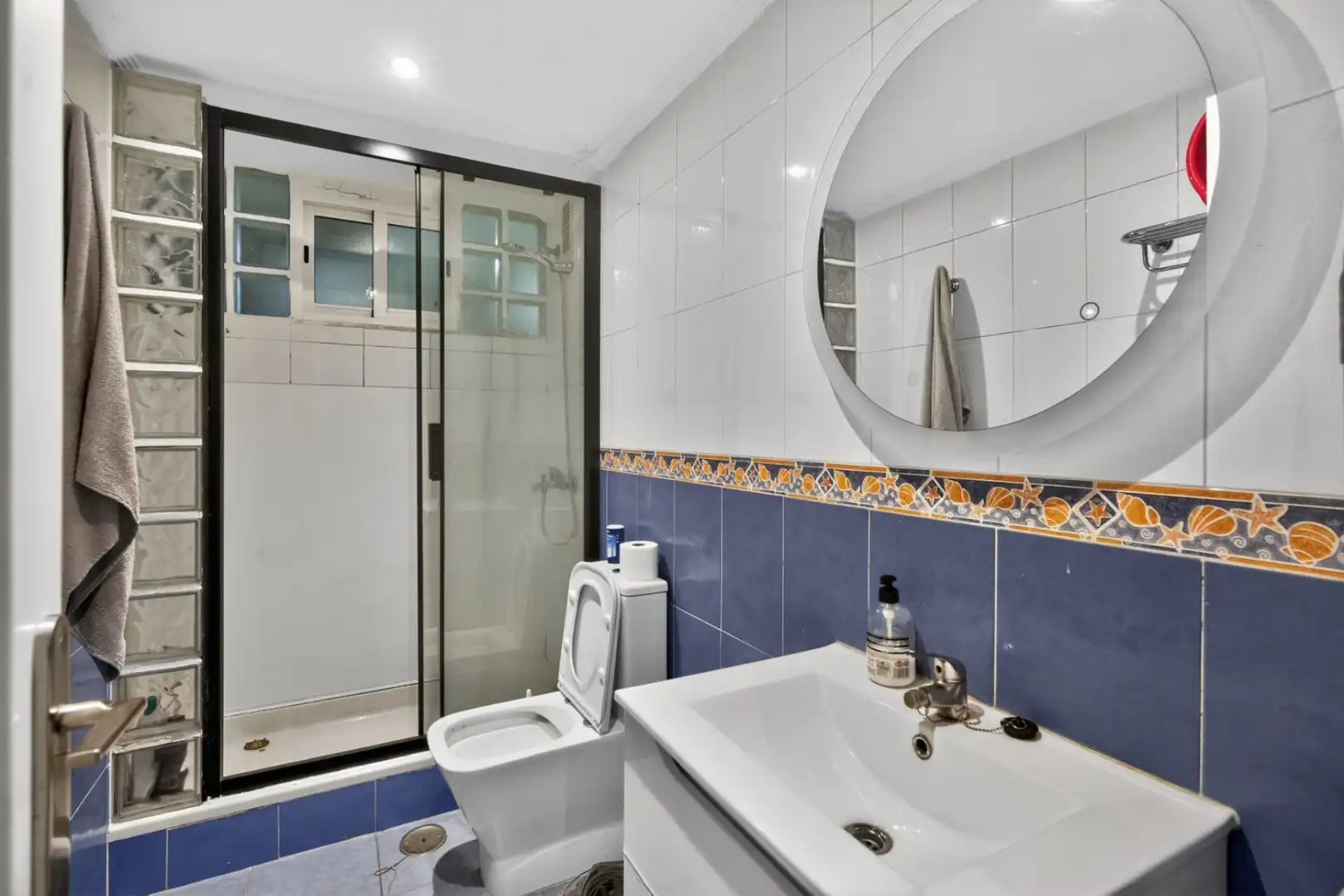 Bathroom of Flat for sale in Alicante / Alacant  with Air Conditioner and Swimming Pool