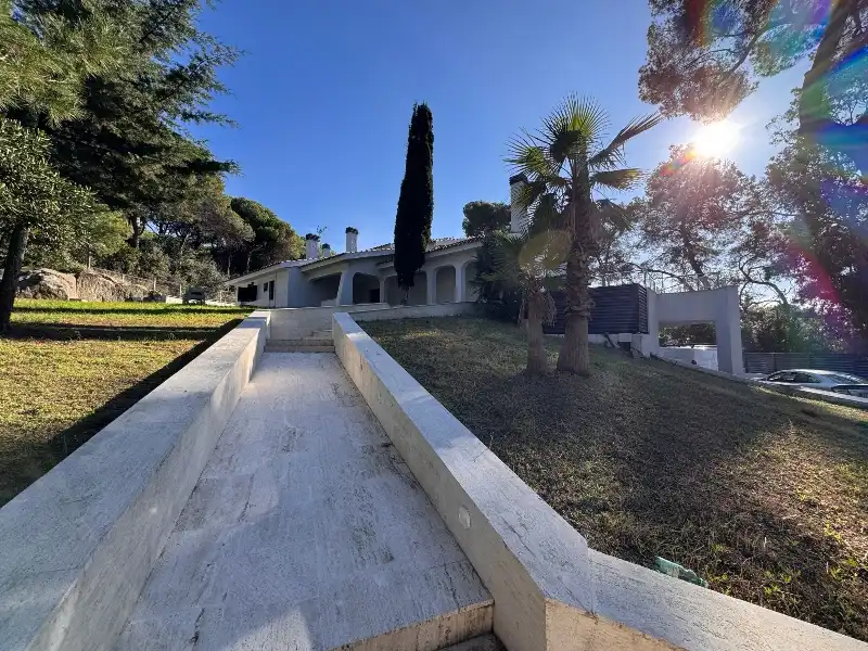 Vista exterior de Casa o xalet en venda en Cabrera de Mar amb Aire condicionat, Calefacció i Jardí privat