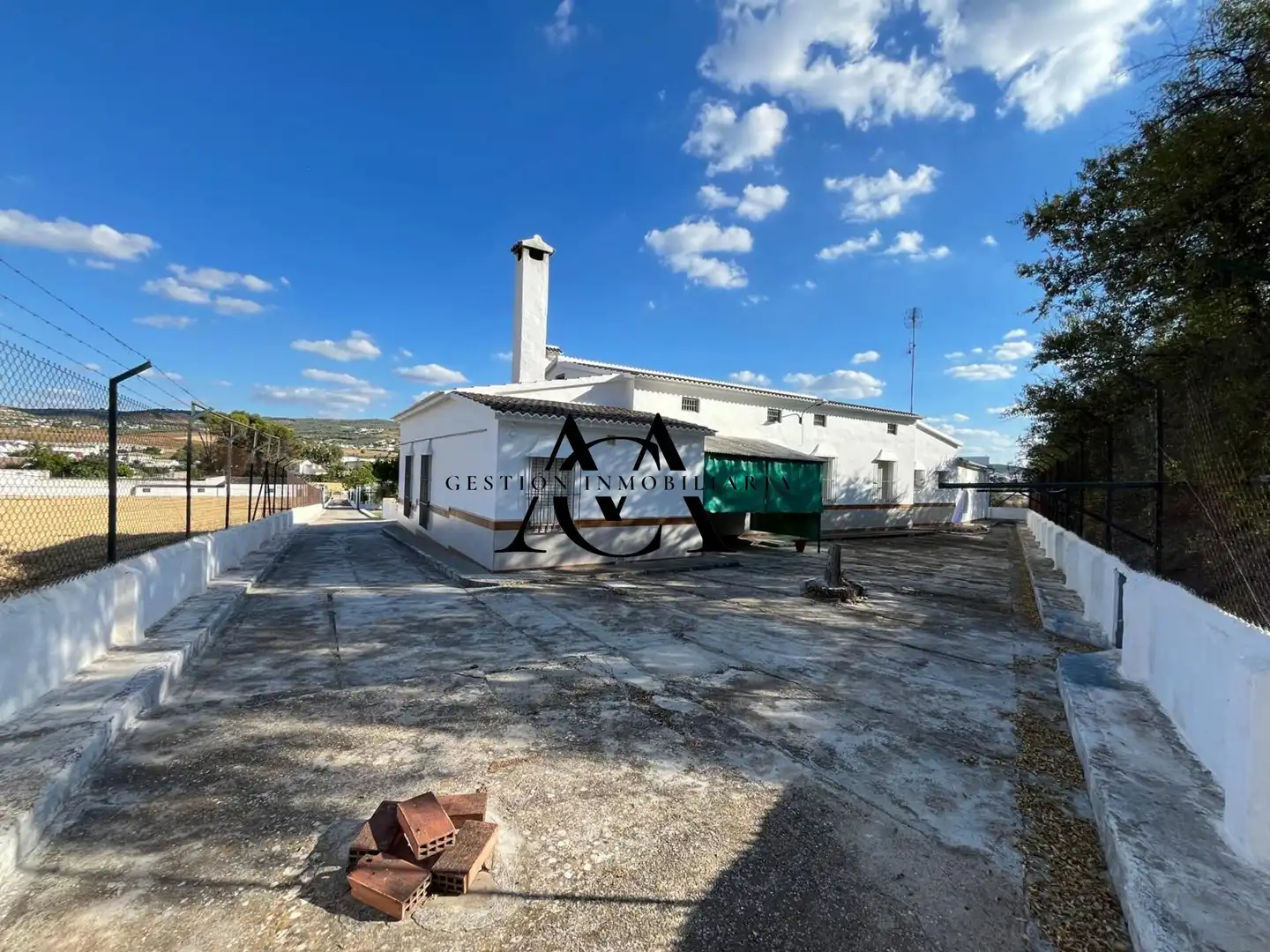 Vista exterior de Casa o chalet en venta en Lucena con Terraza y Amueblado