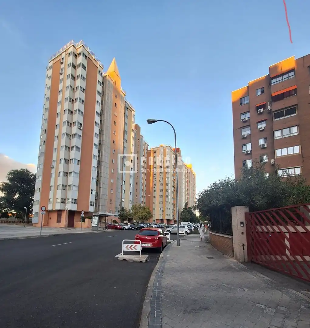 Vista exterior de Pis en venda en Madrid amb Calefacció, Terrassa i Moblat