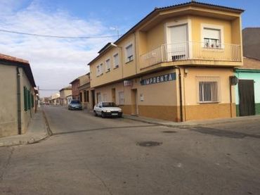 Semi-detached house for sale in C/ Dieciocho de julio