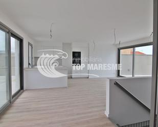 Sala d'estar de Dúplex en venda en Mataró amb Aire condicionat i Terrassa