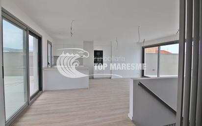 Sala d'estar de Dúplex en venda en Mataró amb Aire condicionat i Terrassa