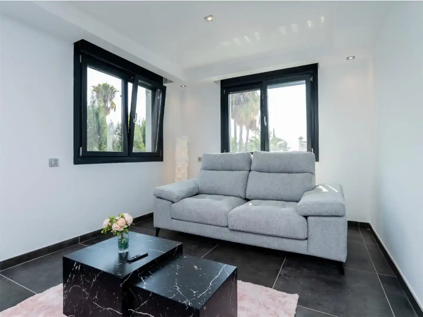 Living room of Flat for rent in Nueva Andalucía