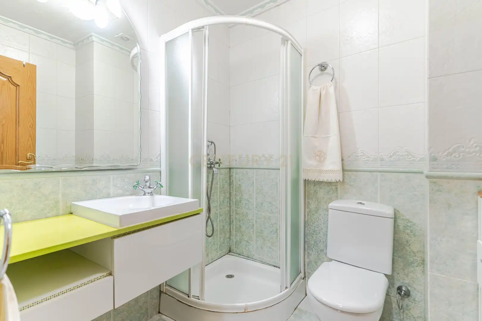 Baño de Apartamento en venta en Montefrío con Aire acondicionado y Jacuzzi