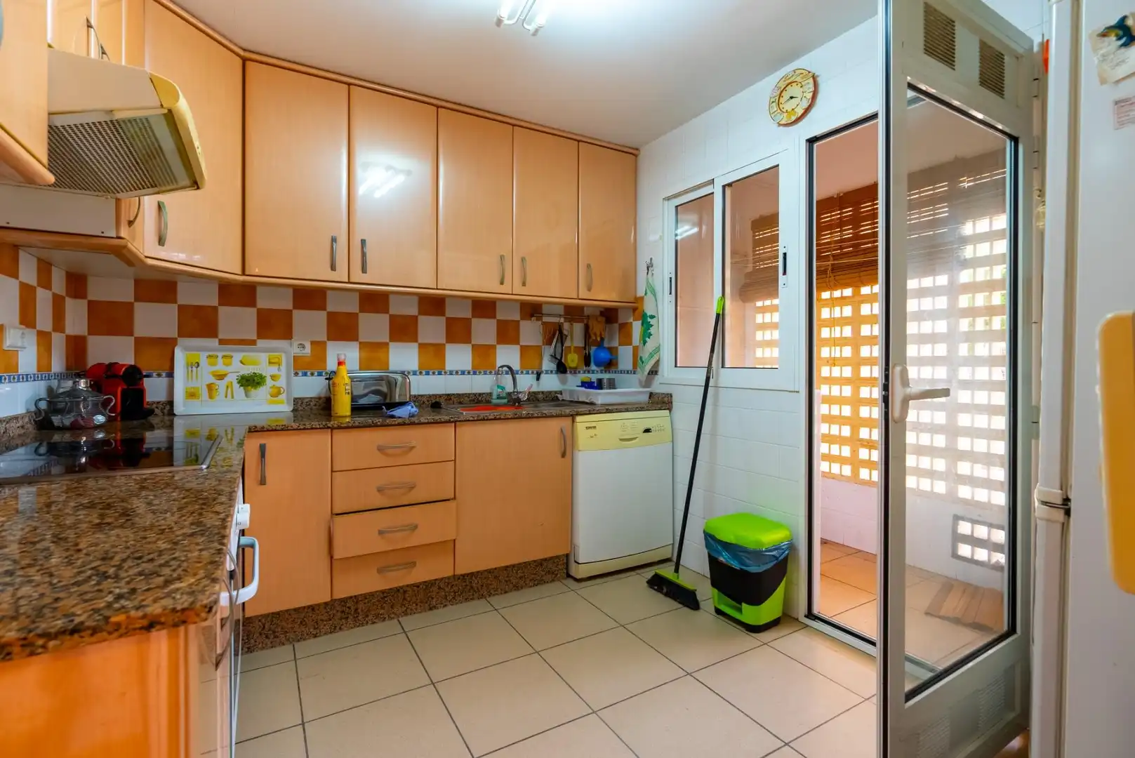 Cocina de Planta baja en venta en El Campello con Aire acondicionado, Calefacción y Jardín privado