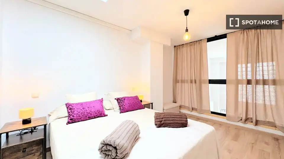 Bedroom of Flat for rent in Madrid  with Air Conditioner, Heating and Furnished