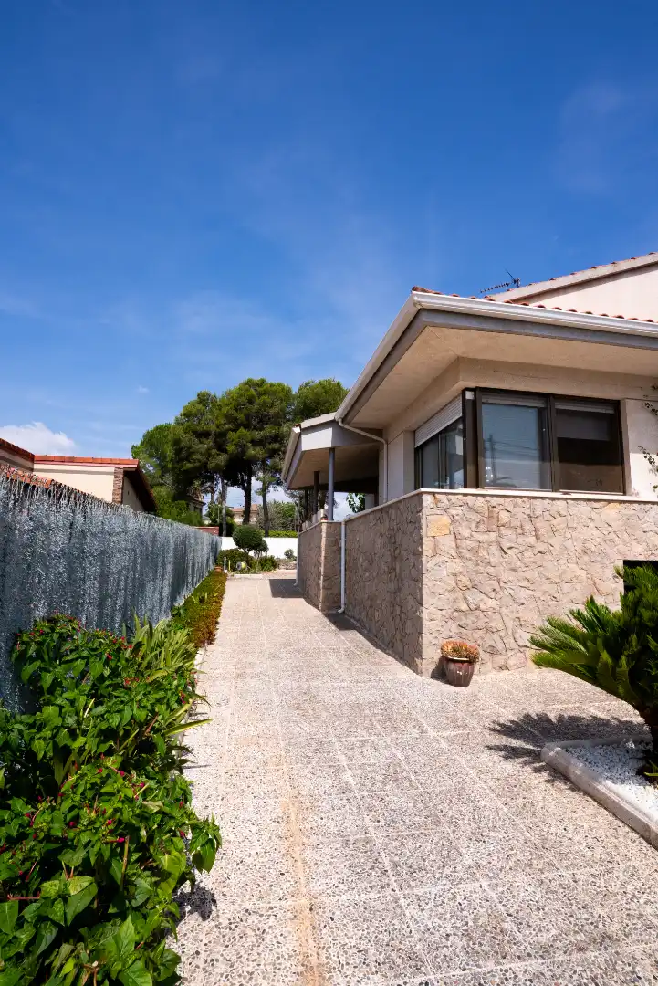 Vista exterior de Casa o xalet en venda en Vallmoll amb Calefacció, Jardí privat i Terrassa