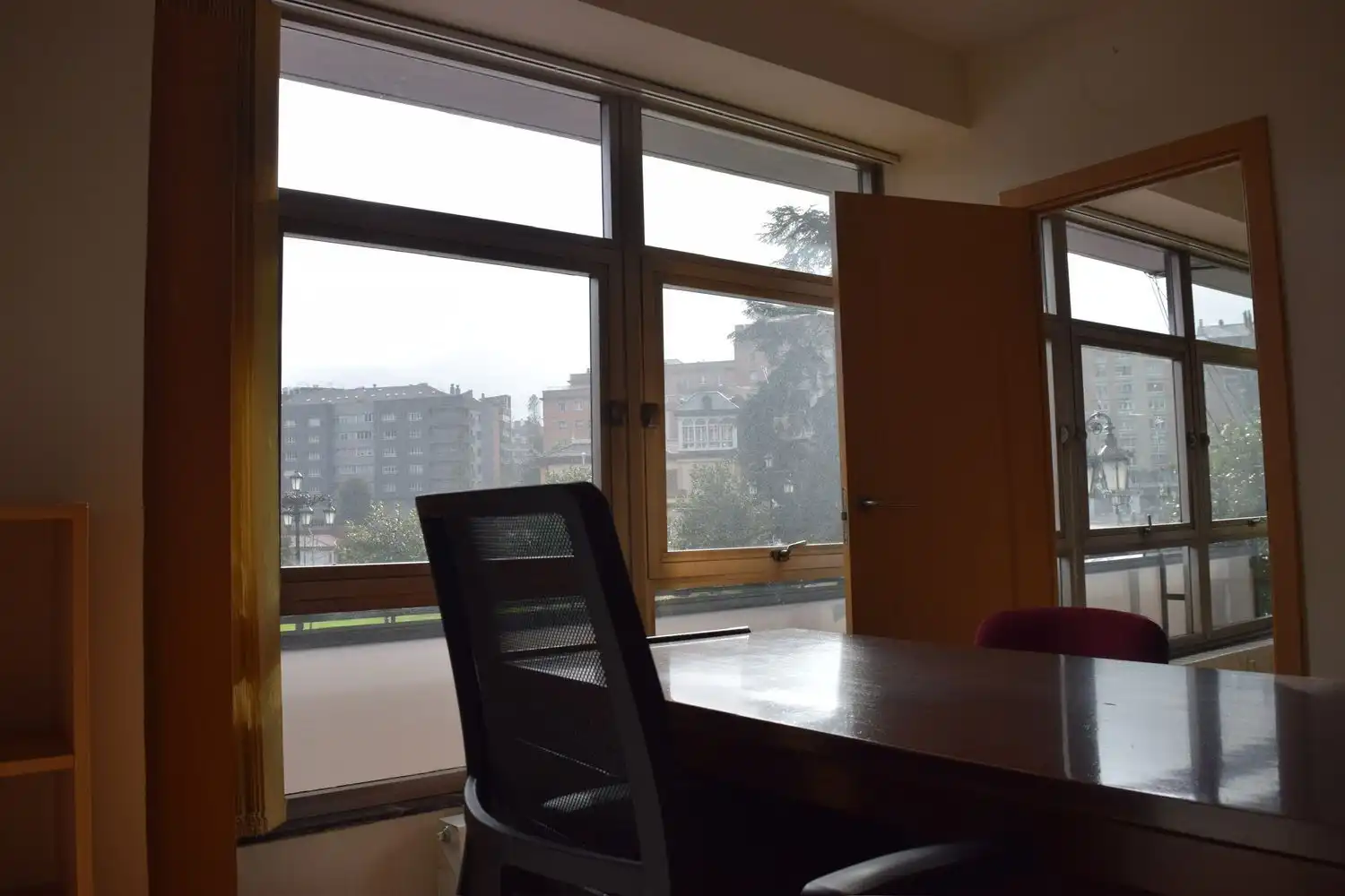 Oficina de alquiler en Oviedo  con Calefacción