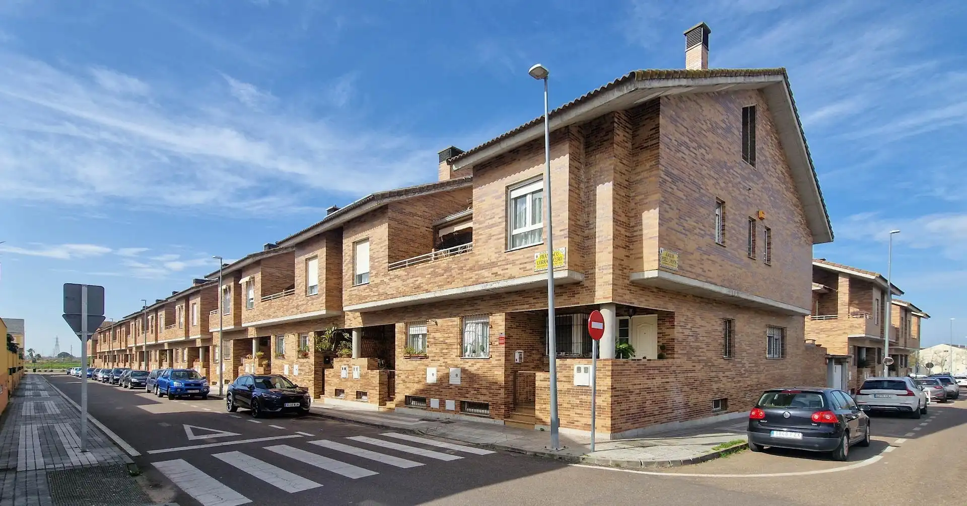 Vista exterior de Casa adosada en venda en Badajoz amb Aire condicionat, Jardí privat i Terrassa