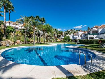 Apartamento con piscina en venta en Nueva Andalucía