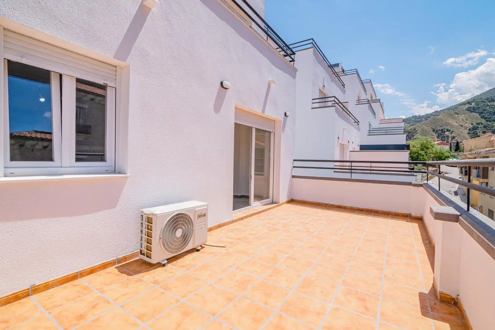 Terraza de Piso en venta en Cenes de la Vega con Terraza, Balcón y Piscina comunitaria