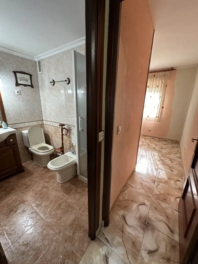 Badezimmer von Wohnung zum Verkauf in Linares mit Klimaanlage und Heizung