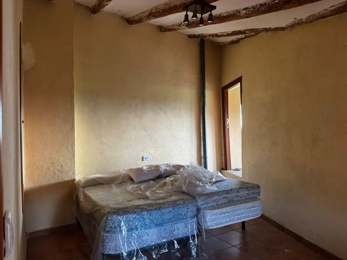 Schlafzimmer von Einfamilien-Reihenhaus zum Verkauf in Salas Bajas mit Klimaanlage und Terrasse