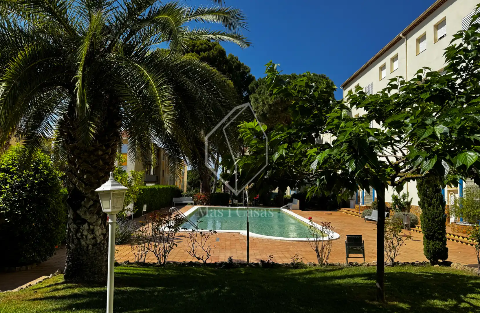 Piscina de Apartamento en venta en L'Escala con Terraza, Amueblado y Balcón