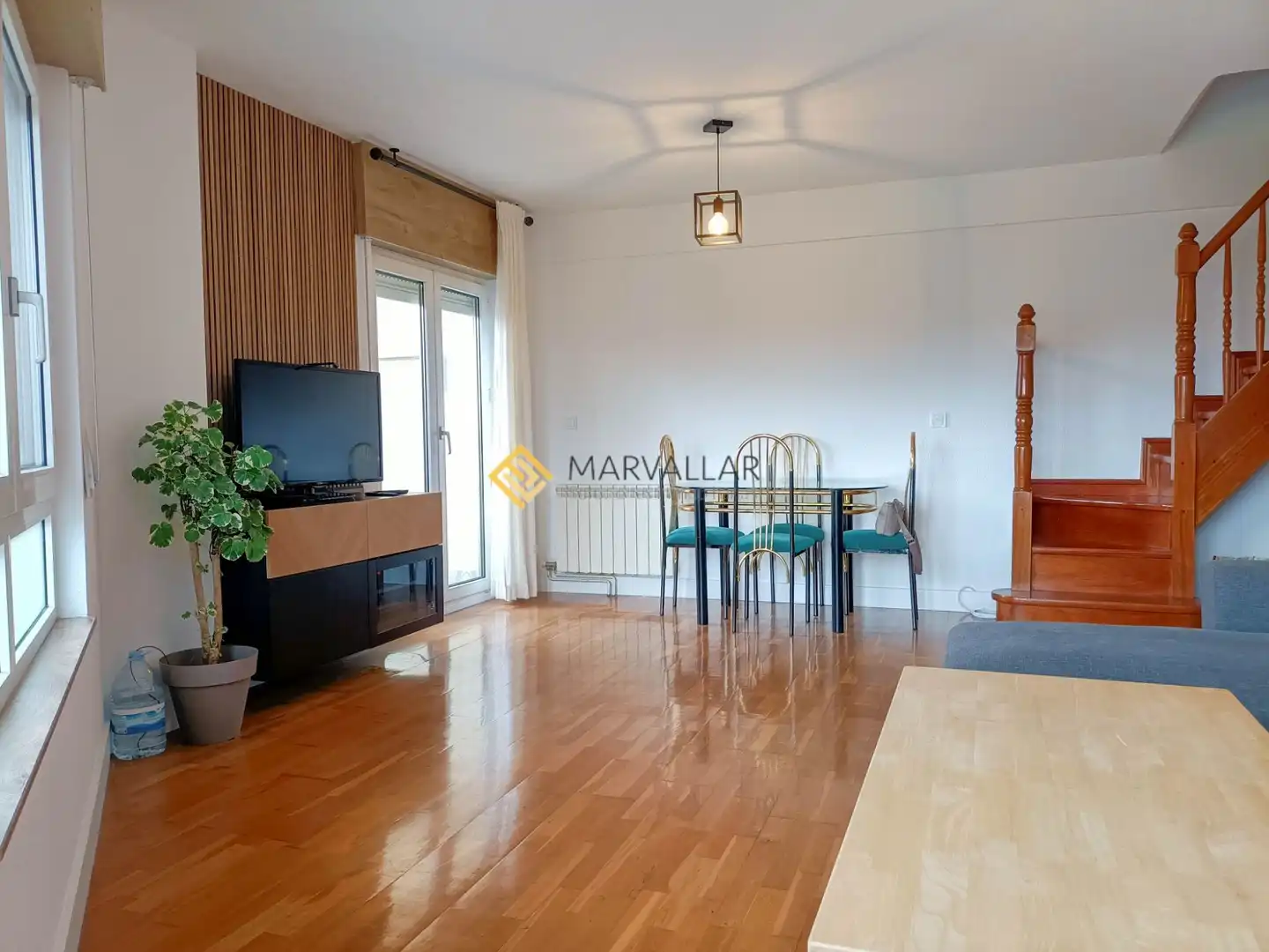 Sala d'estar de Dúplex de lloguer en Santa Cruz de Bezana amb Calefacció, Terrassa i Moblat