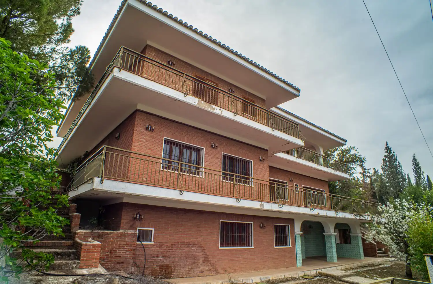 Vista exterior de Casa o xalet en venda en Loja amb Jardí privat, Terrassa i Piscina