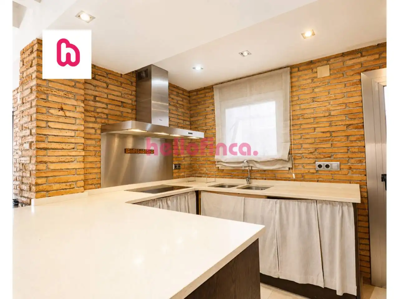 Kitchen of Flat for sale in Vilanova i la Geltrú  with Air Conditioner, Heating and Private garden