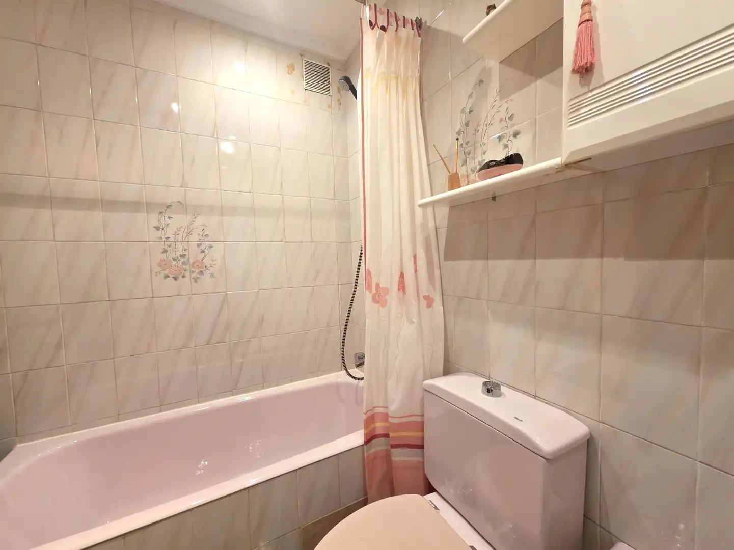 Badezimmer von Wohnung zum Verkauf in San Martín del Rey Aurelio mit Heizung, Privatgarten und Parkett
