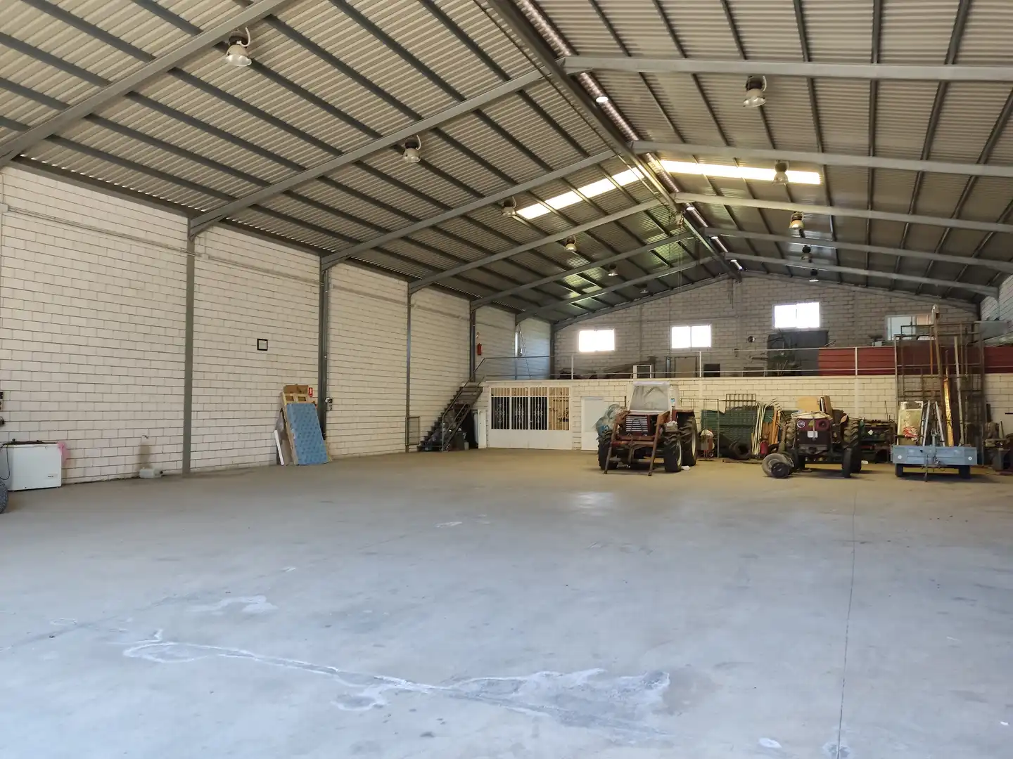 Nau industrial en venda a Burguillos del Cerro