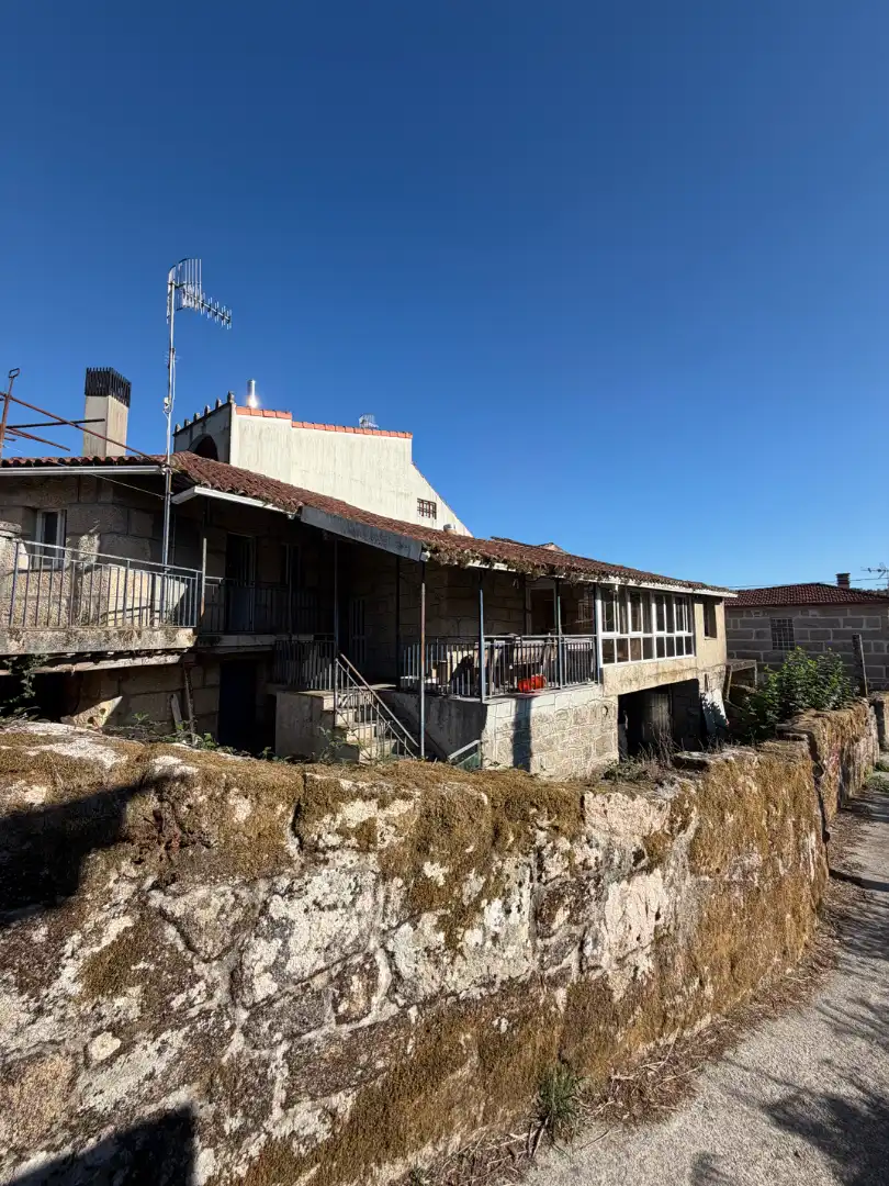 Casa con terrazza in vendita a Coles