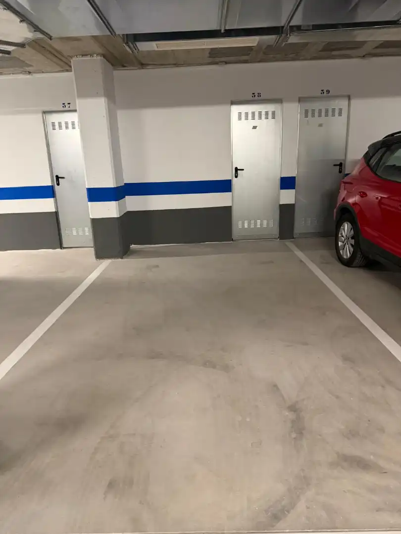 Parkplatz von Wohnung zur Miete in Granada mit Klimaanlage, Heizung und Terrasse