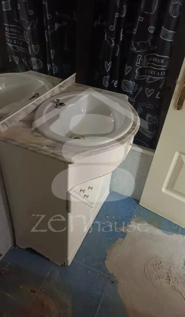 Bathroom of Flat for sale in Madrid
