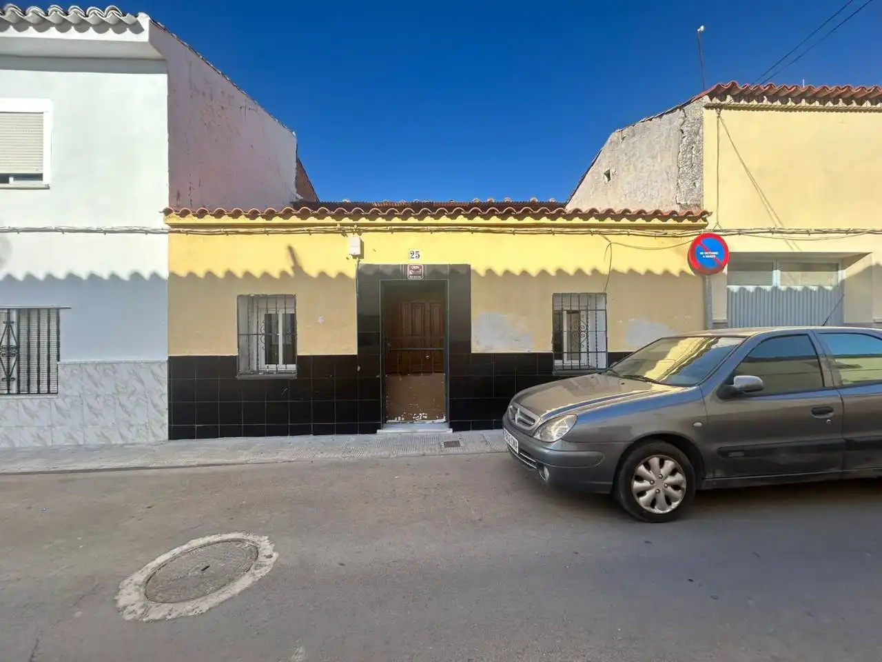 House with garden for sale in Calle Escosura