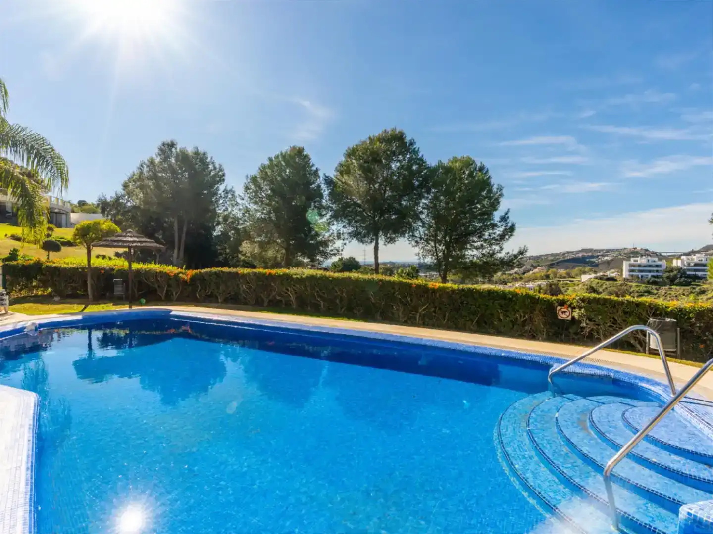 Swimming pool of Flat for sale in Benahavís  with Air Conditioner, Terrace and Swimming Pool