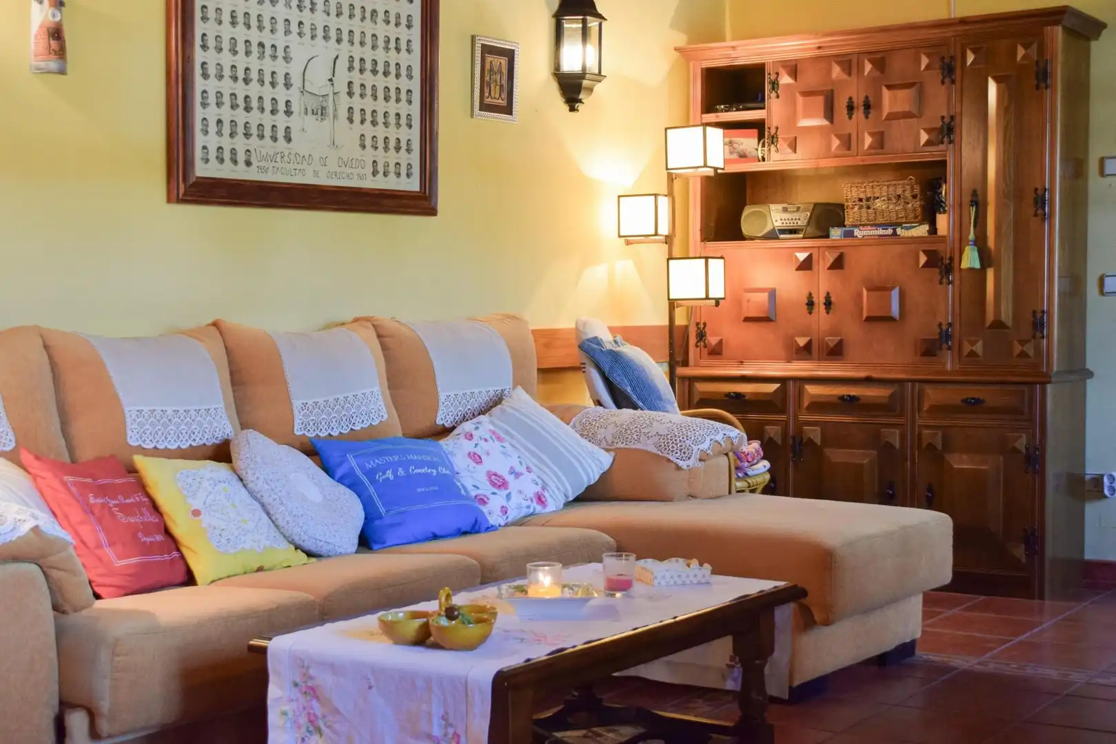 Sala d'estar de Finca rústica en venda en Riello amb Calefacció