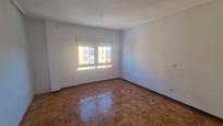 Dormitori de Pis en venda en Burgos Capital amb Calefacció, Parquet i Terrassa