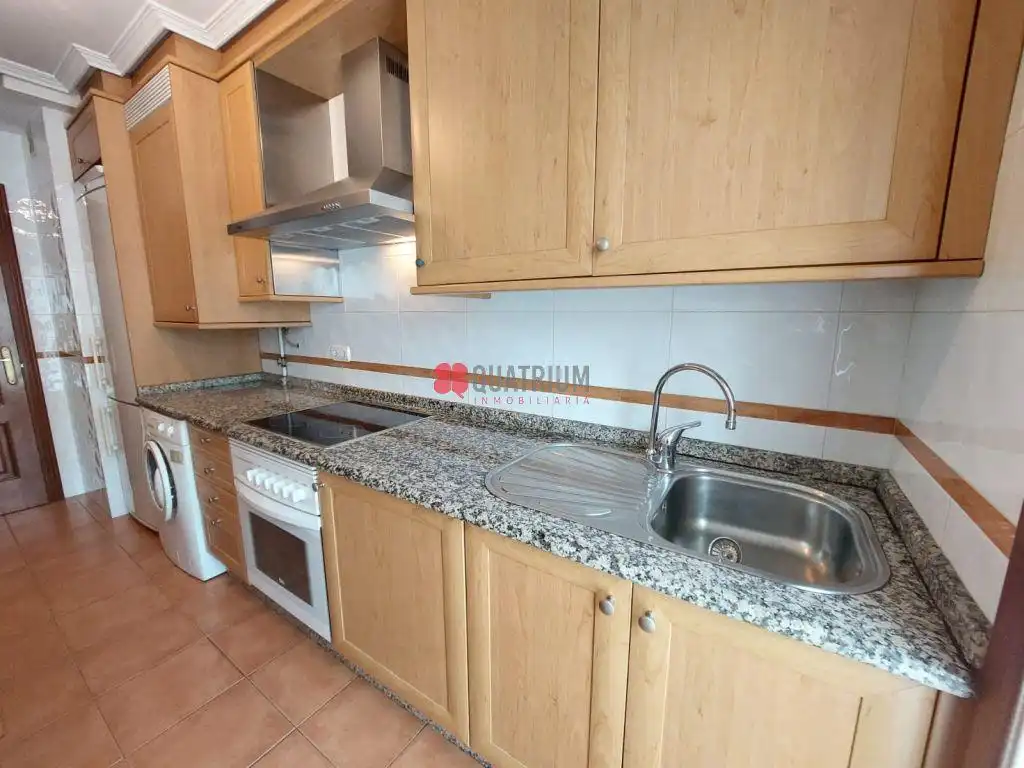 Küche von Wohnung zur Miete in Castiñeiriño - Cruceiro de Sar