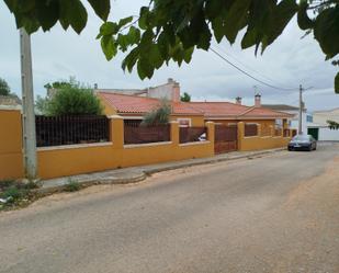 Exterior view of House or chalet for sale in Pozorrubio  with Air Conditioner, Private garden and Storage room