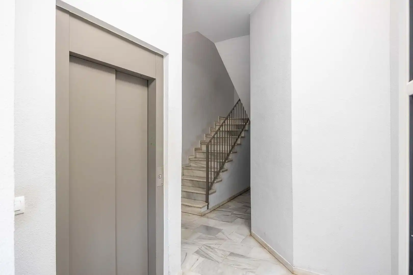 Duplexes for sale in Dos Hermanas  with Air Conditioner, Terrace and Community pool