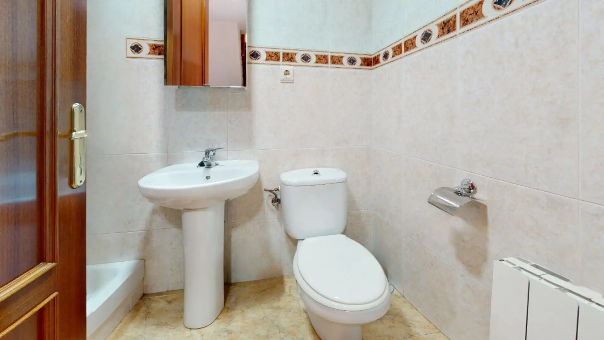 Baño de Casa adosada en venta en Vilanova i la Geltrú con Calefacción y Terraza