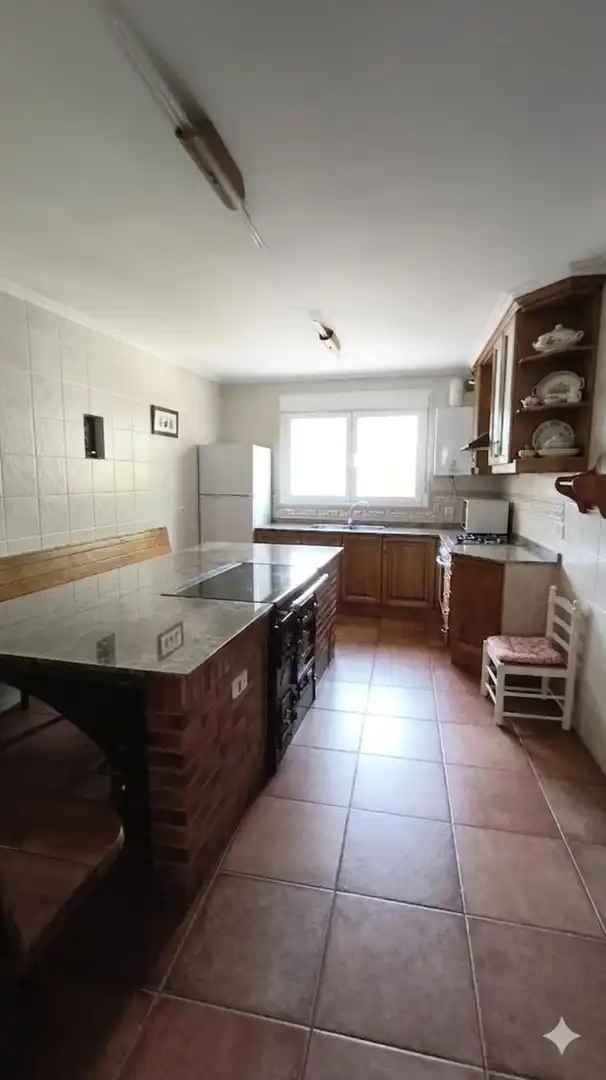Küche von Einfamilien-Reihenhaus zum Verkauf in El Burgo Ranero  mit Heizung, Privatgarten und Parkett